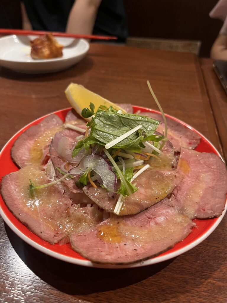 アリガトウヤココロの牛タンカルパッチョ