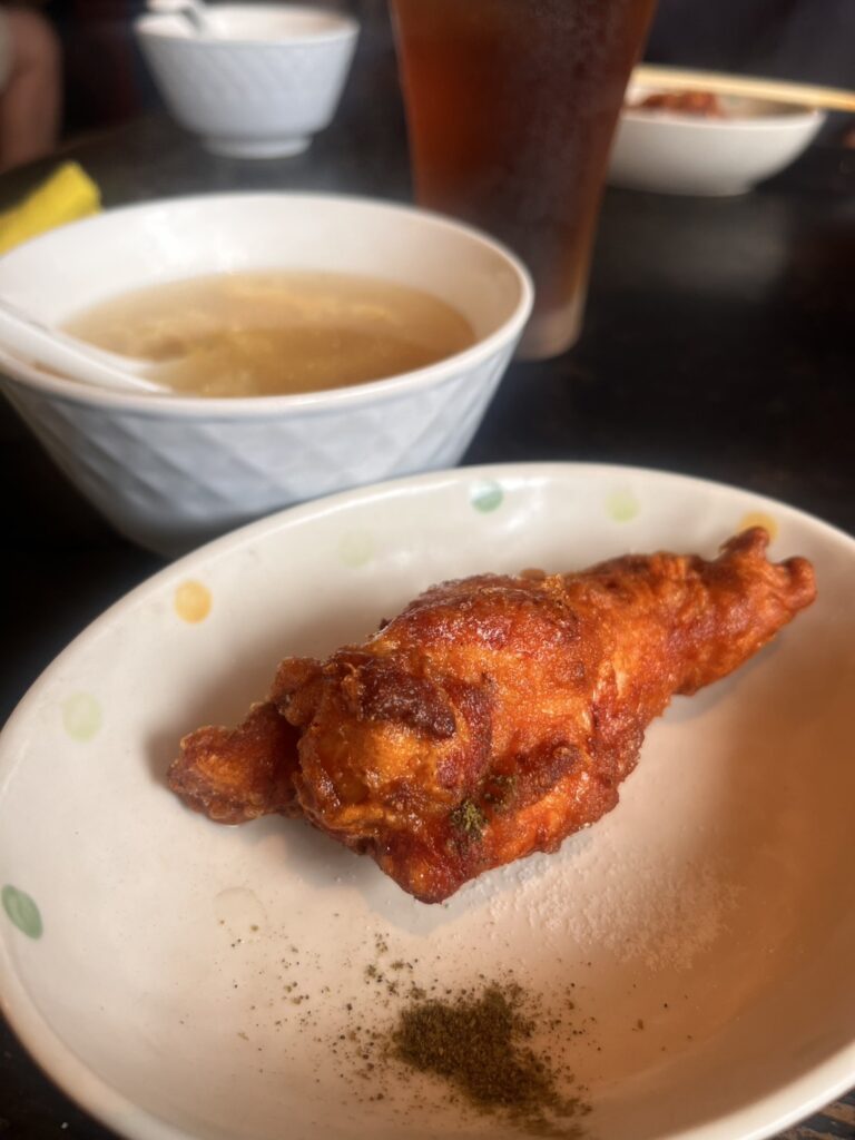 チャイナ15の骨付き唐揚げとたまごスープ