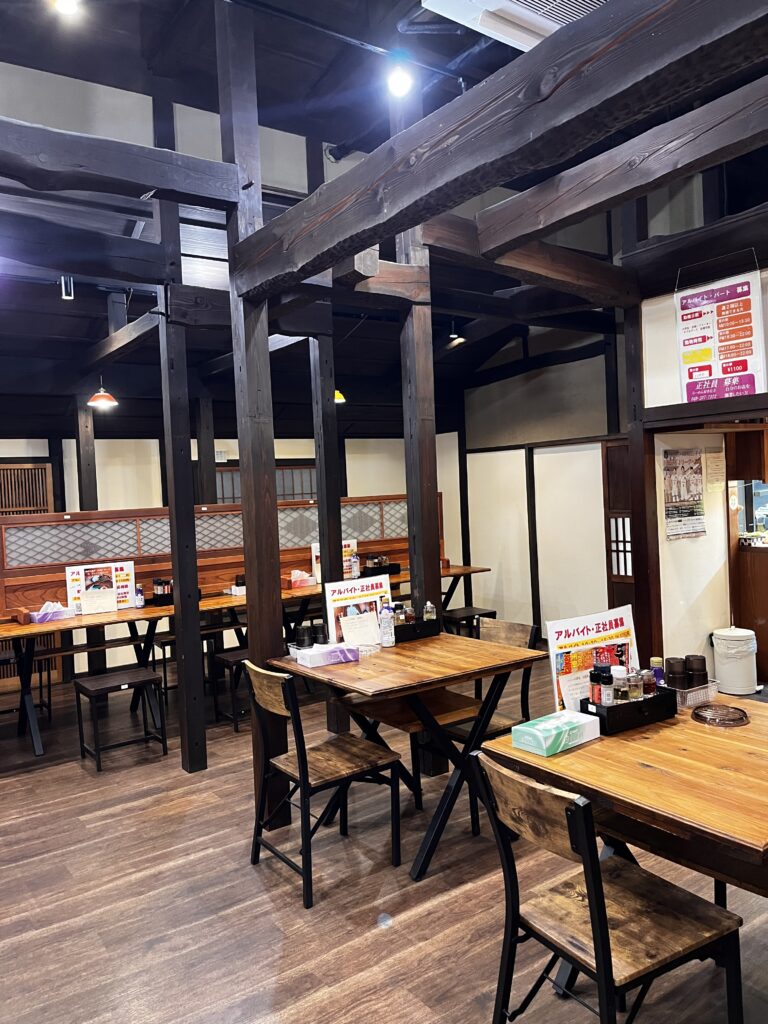 古民家らぁめん銀水の内観
