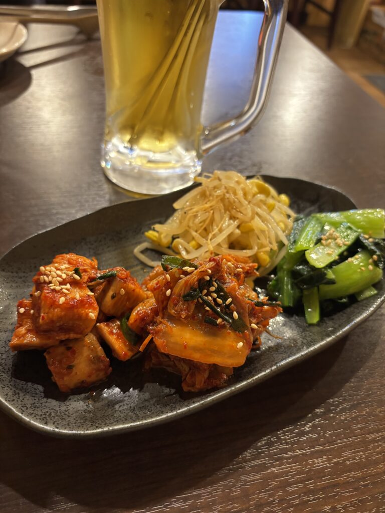 ホルモン潤寅のキムチ・ナムル盛り合わせ