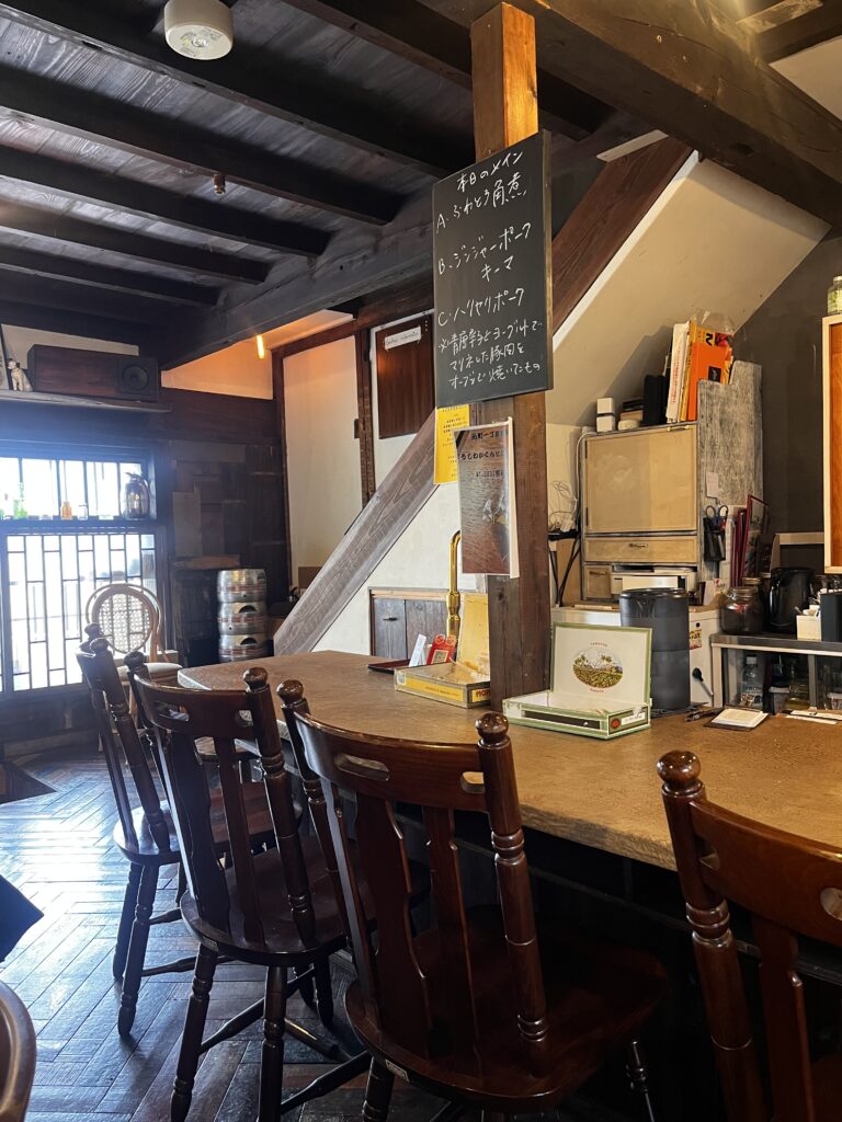 cafe 二軒堂の内観