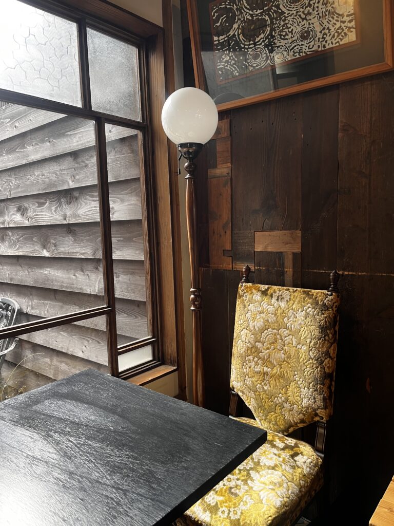 cafe 二軒堂の内観