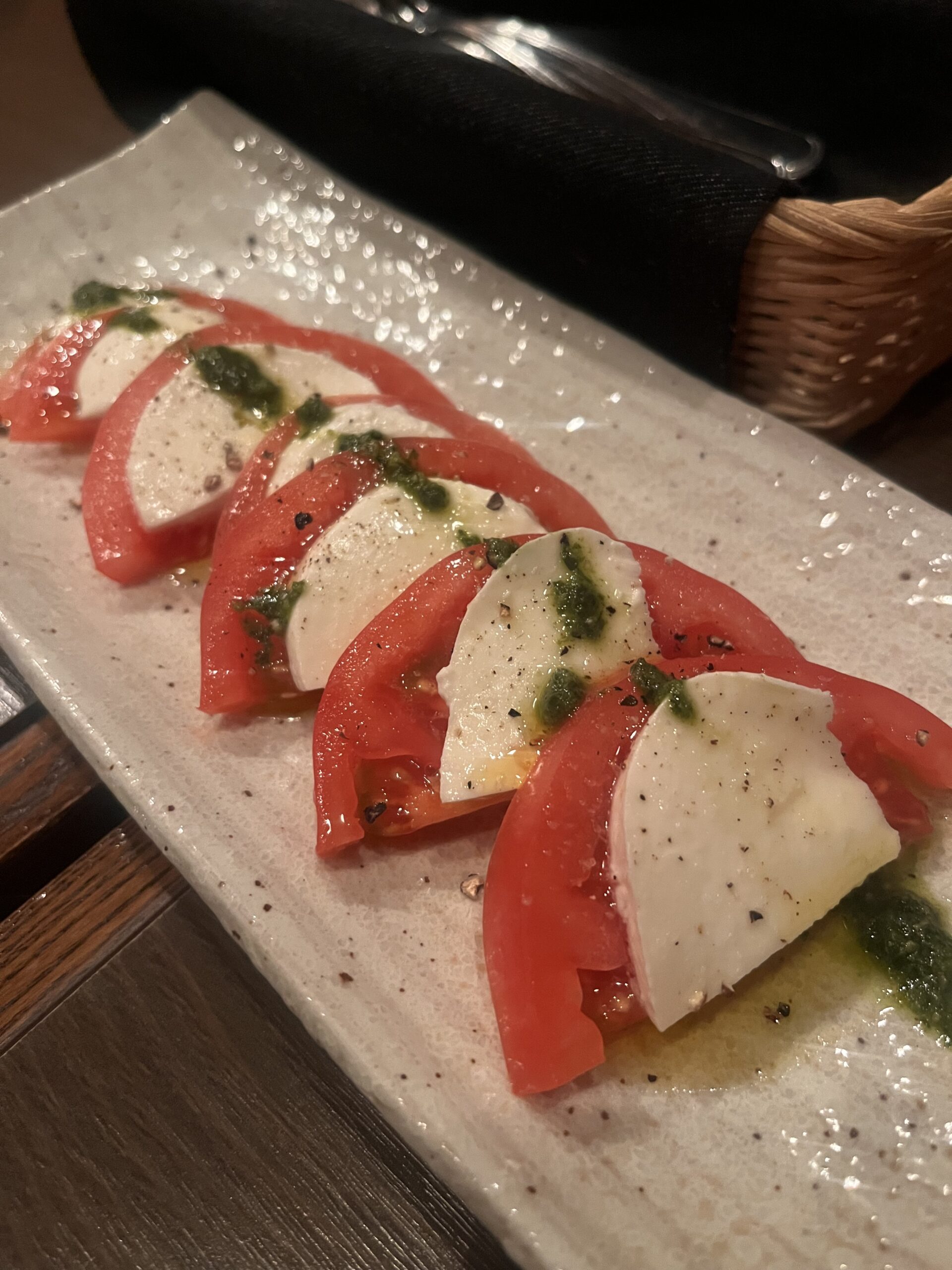 レザンのトマトとモッツァレラチーズのカプレーゼ