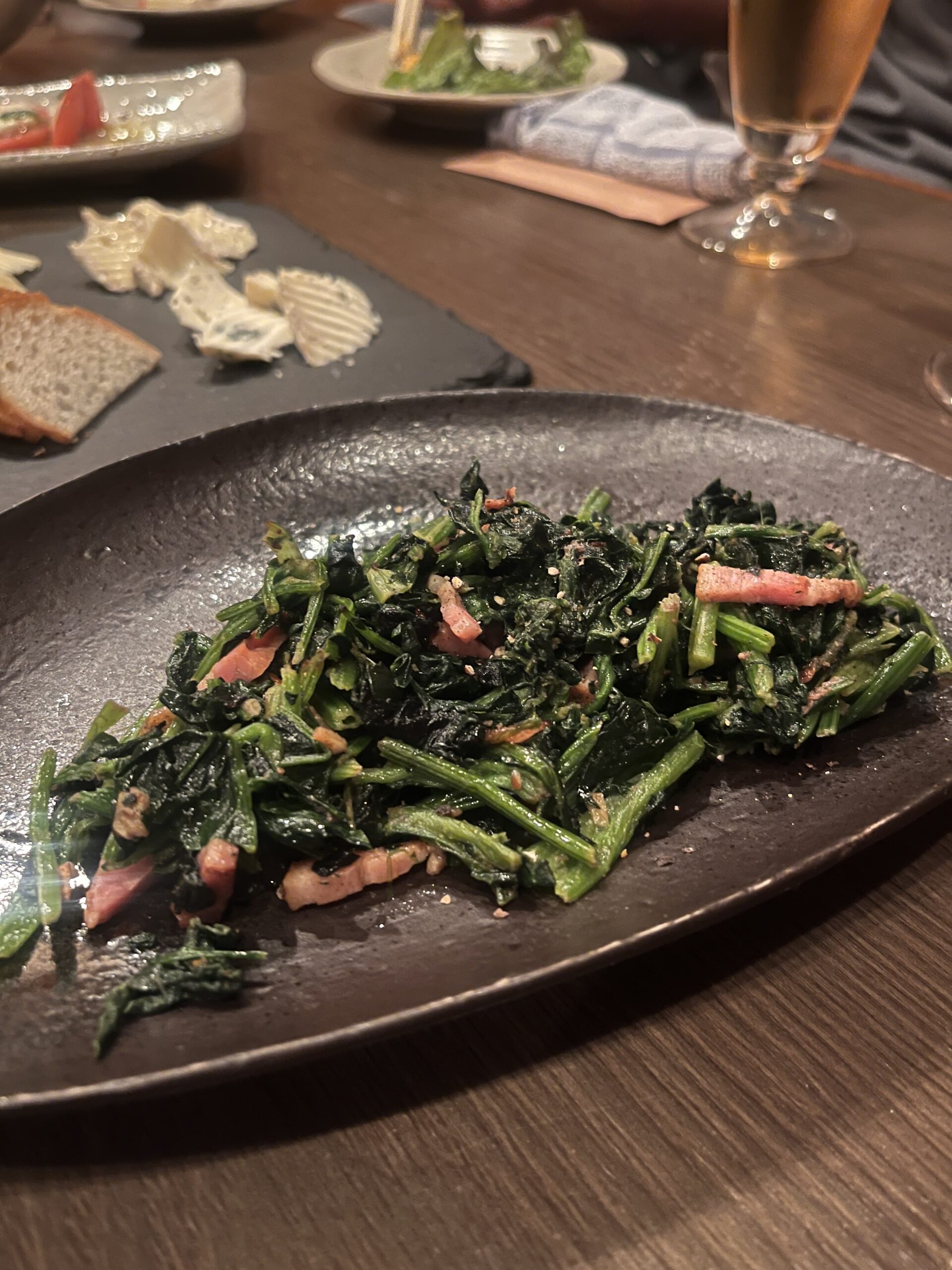 レザンのほうれん草とベーコンのアンチョビソテー