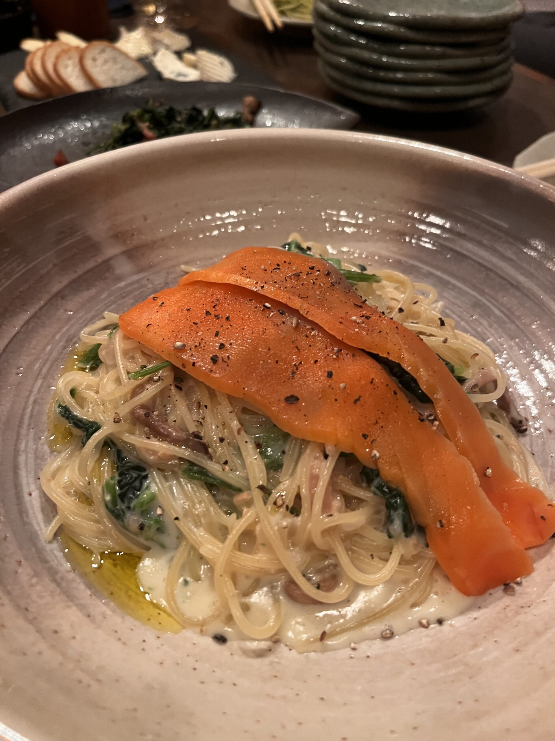 レザンのスモークサーモンとほうれん草のクリームパスタ